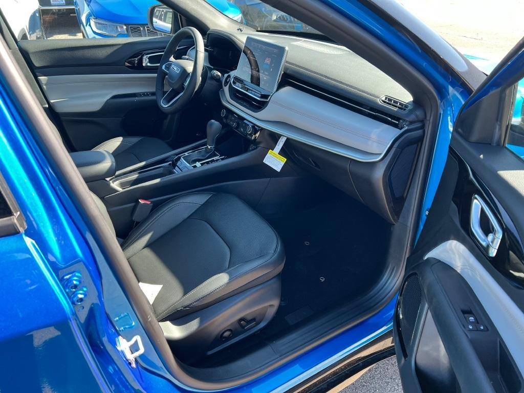 new 2025 Jeep Compass car, priced at $41,385