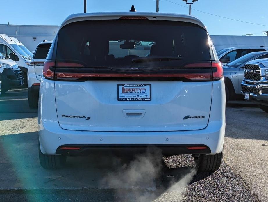 new 2024 Chrysler Pacifica Hybrid car, priced at $57,410