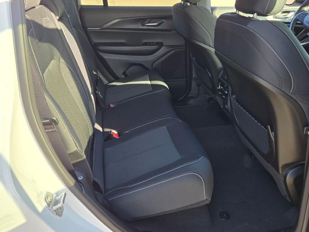 new 2025 Jeep Grand Cherokee car, priced at $40,830