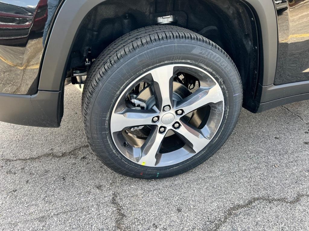 new 2025 Jeep Grand Cherokee car, priced at $58,330