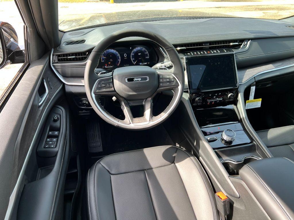 new 2025 Jeep Grand Cherokee car, priced at $49,730