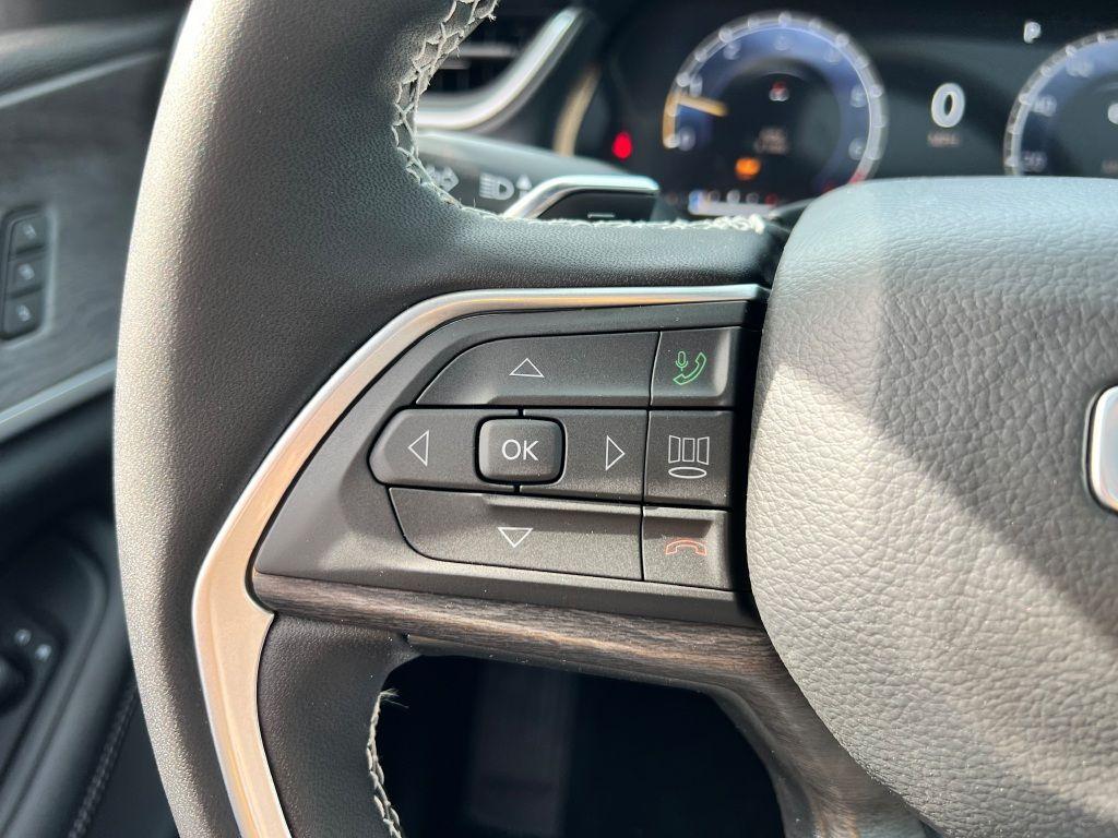 new 2025 Jeep Grand Cherokee car, priced at $49,730