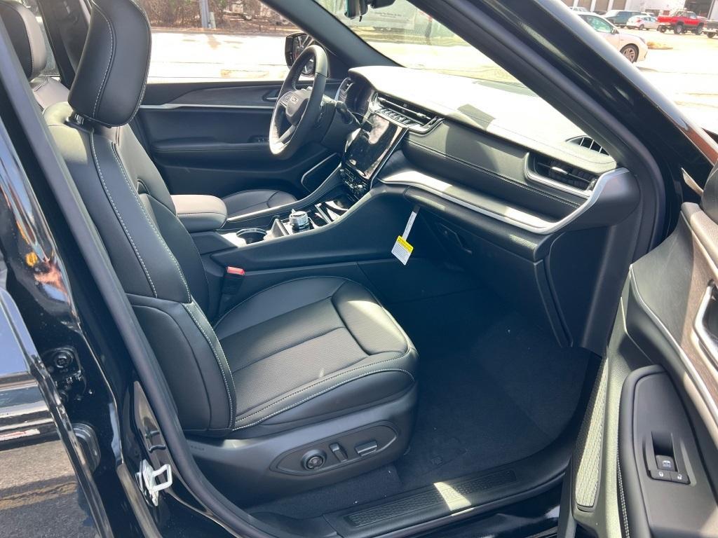 new 2025 Jeep Grand Cherokee car, priced at $58,330