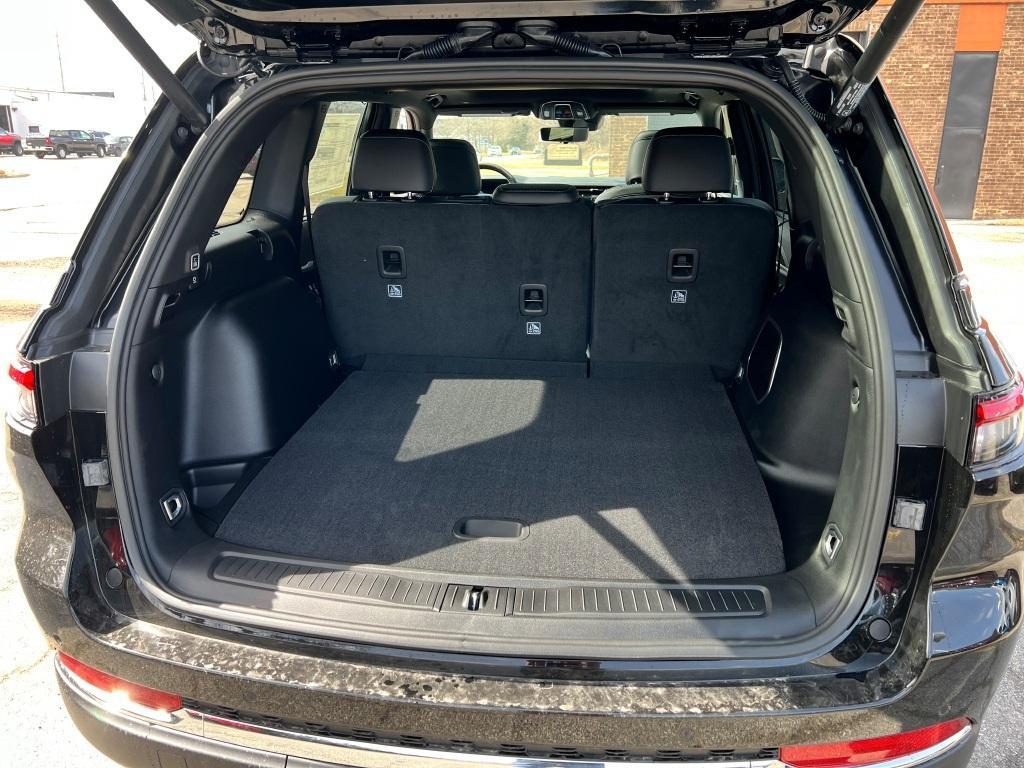 new 2025 Jeep Grand Cherokee car, priced at $58,330