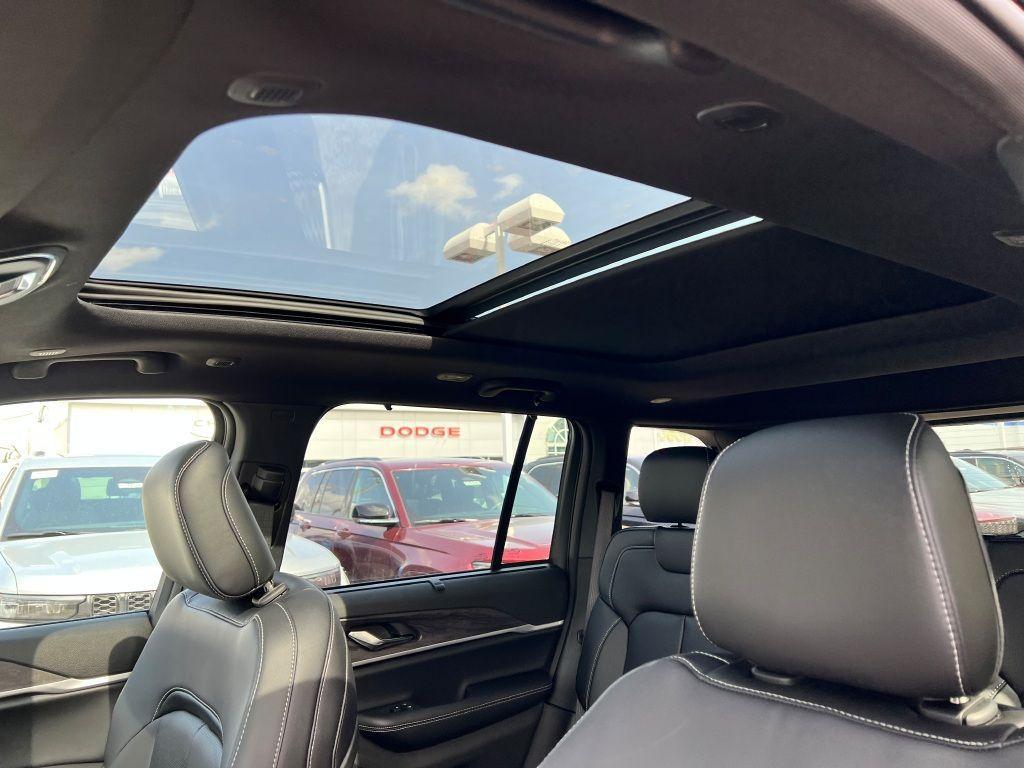 new 2025 Jeep Grand Cherokee car, priced at $49,730