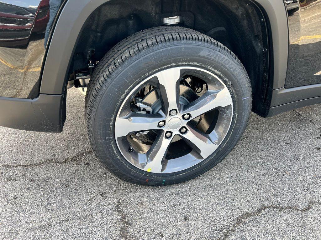 new 2025 Jeep Grand Cherokee car, priced at $49,730