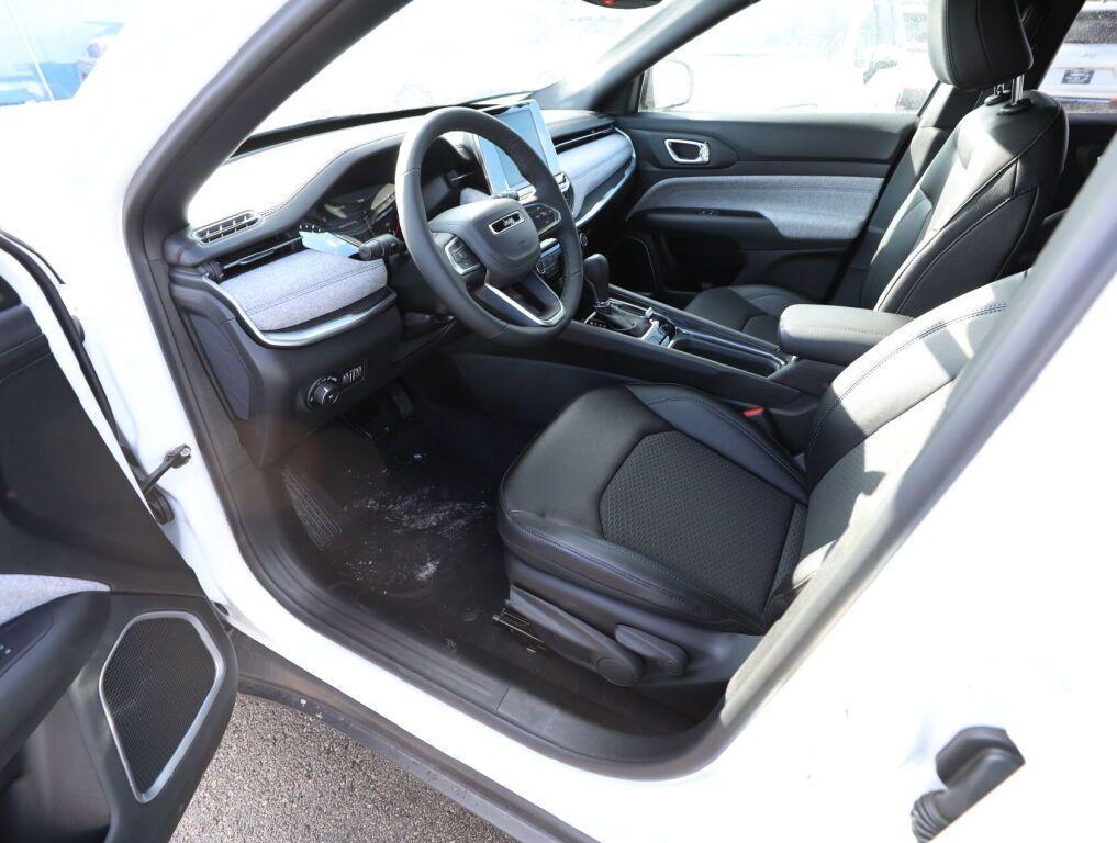 new 2025 Jeep Compass car, priced at $23,089
