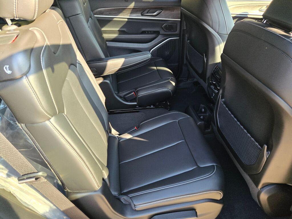 new 2025 Jeep Grand Cherokee L car, priced at $51,037