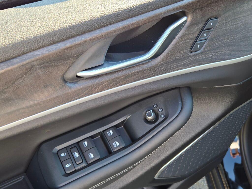 new 2025 Jeep Grand Cherokee L car, priced at $51,037