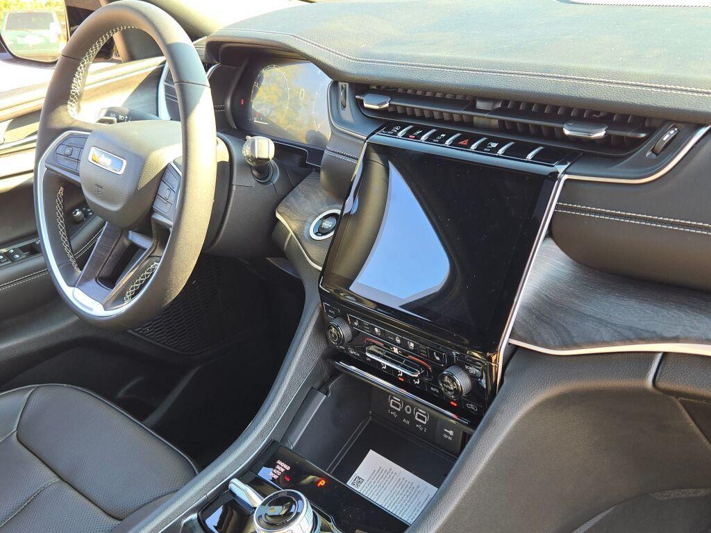 new 2025 Jeep Grand Cherokee L car, priced at $51,037