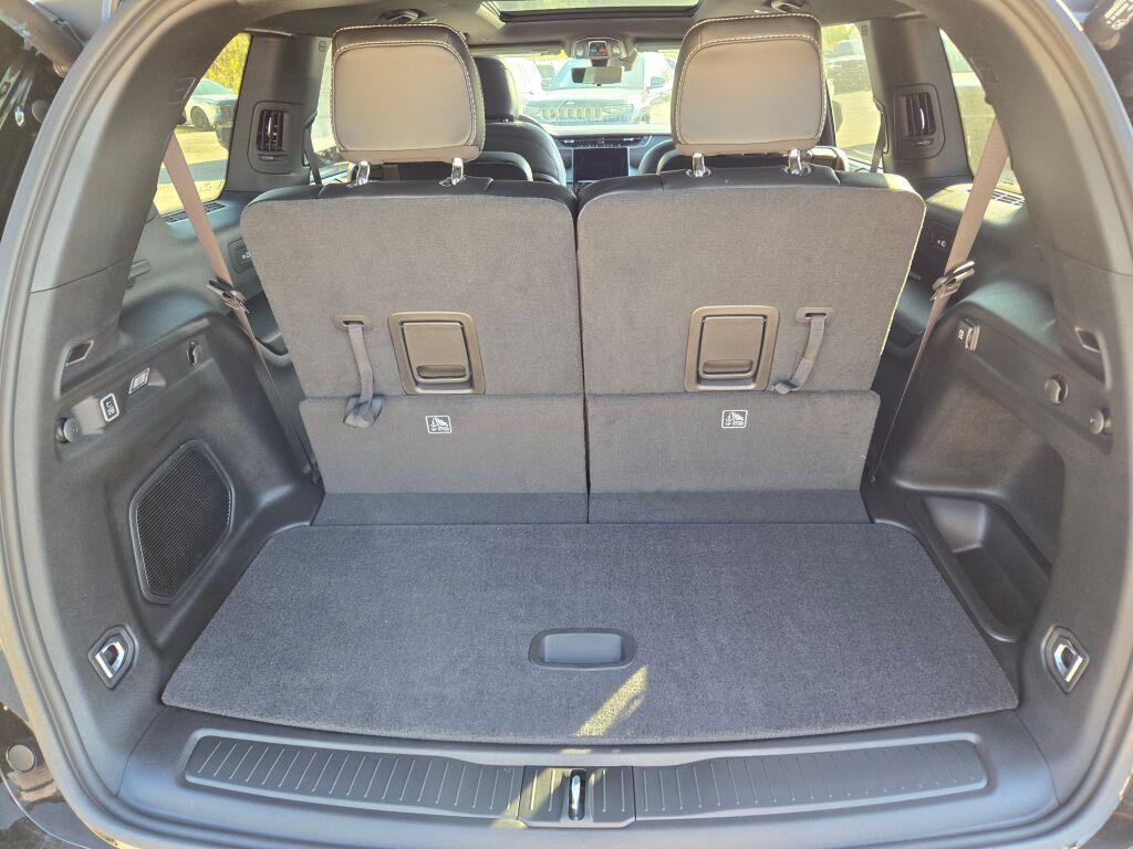 new 2025 Jeep Grand Cherokee L car, priced at $51,037