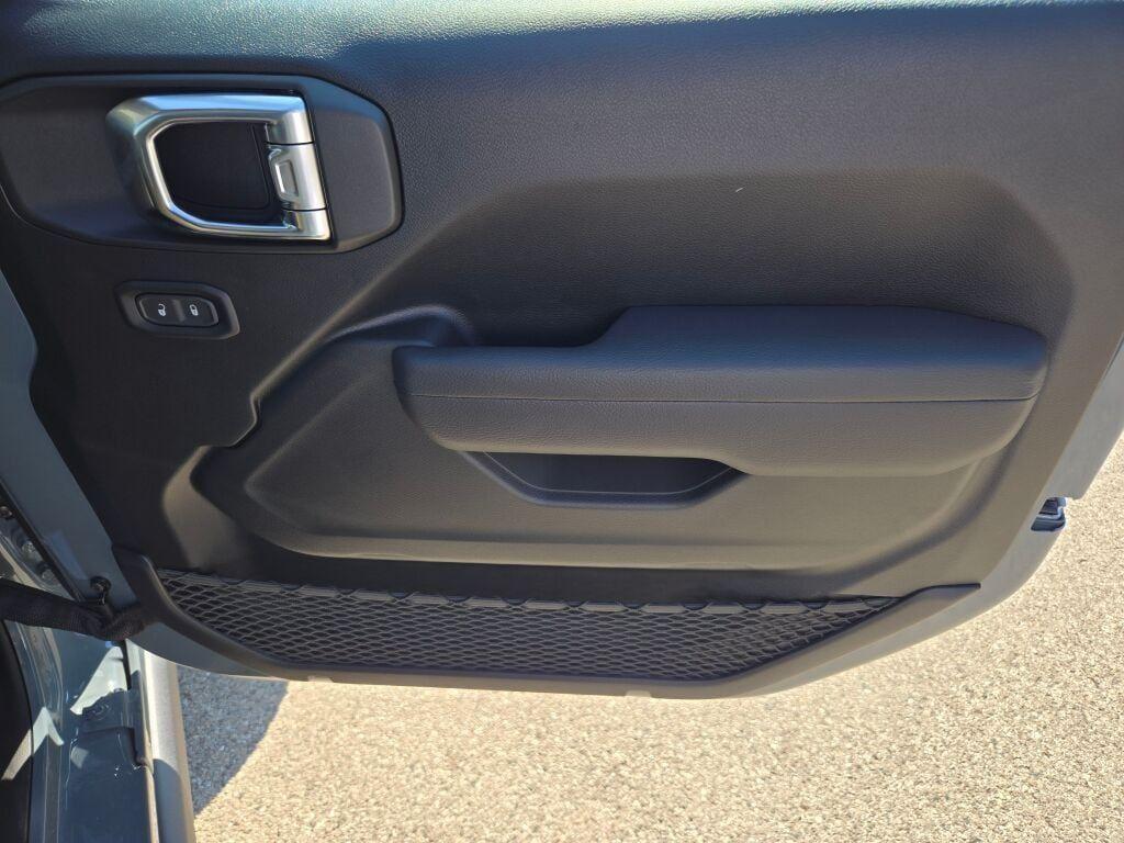 new 2025 Jeep Gladiator car, priced at $48,612