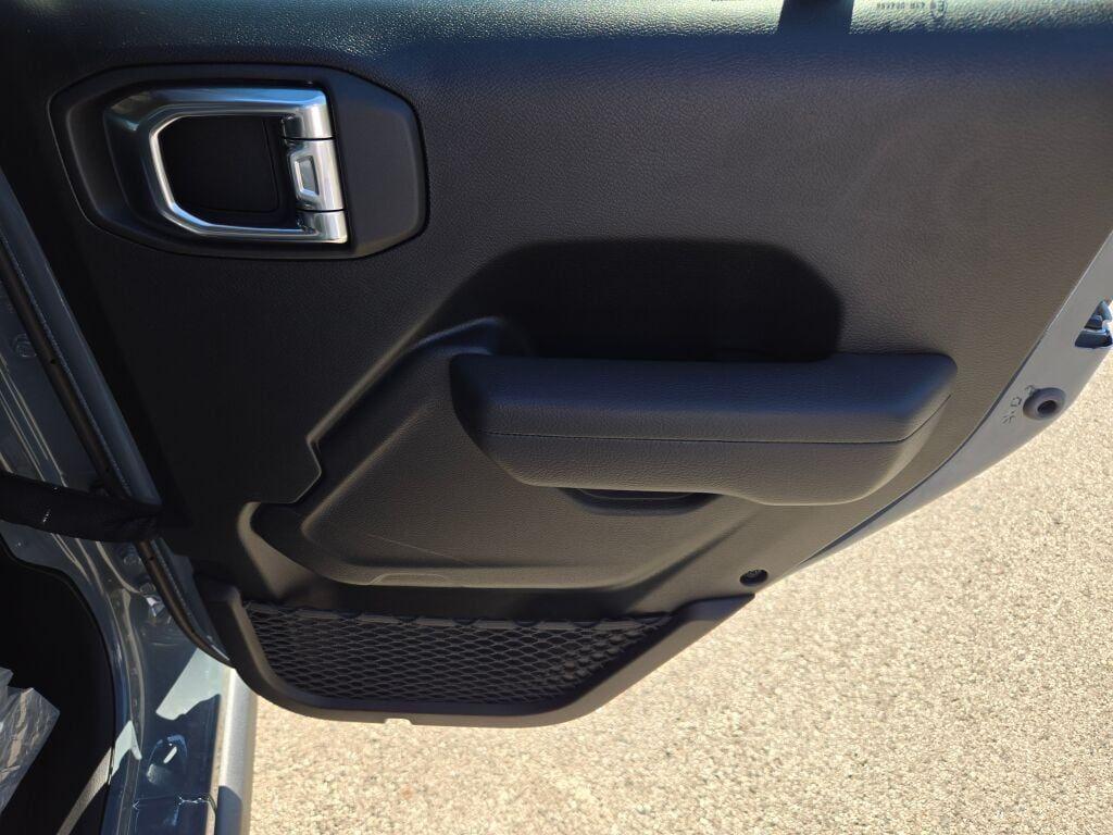 new 2025 Jeep Gladiator car, priced at $48,612