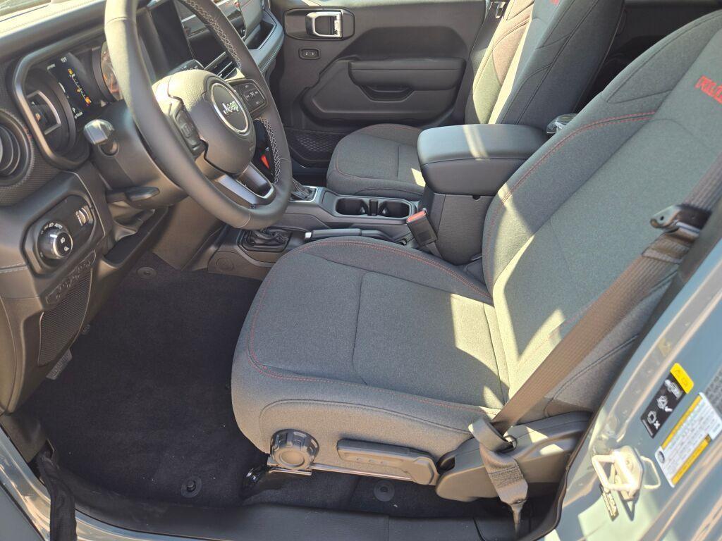 new 2025 Jeep Gladiator car, priced at $48,612