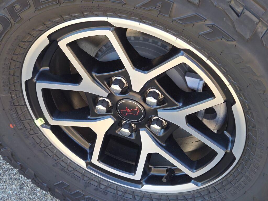 new 2025 Jeep Gladiator car, priced at $48,612