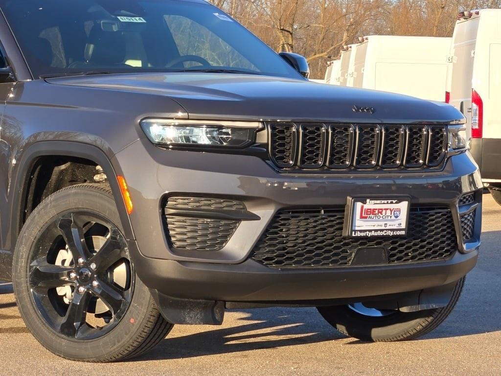 new 2025 Jeep Grand Cherokee car, priced at $49,170