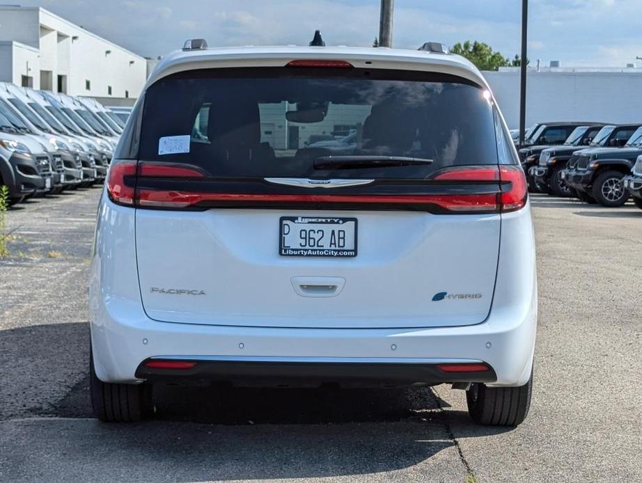 new 2024 Chrysler Pacifica Hybrid car, priced at $53,095