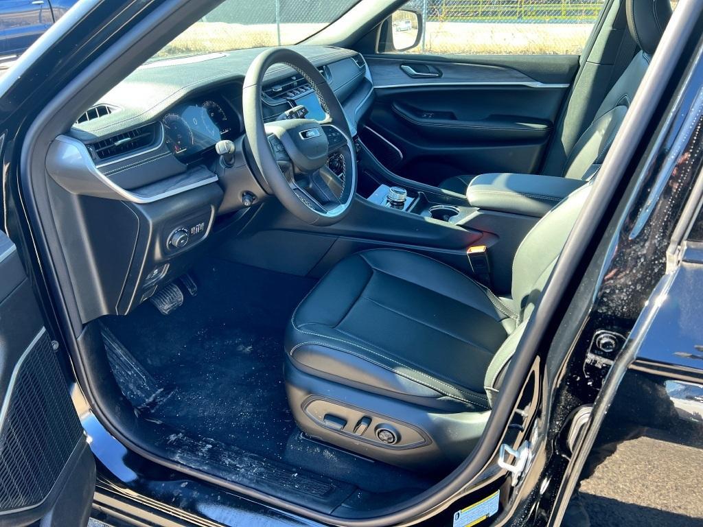 new 2025 Jeep Grand Cherokee car, priced at $58,130