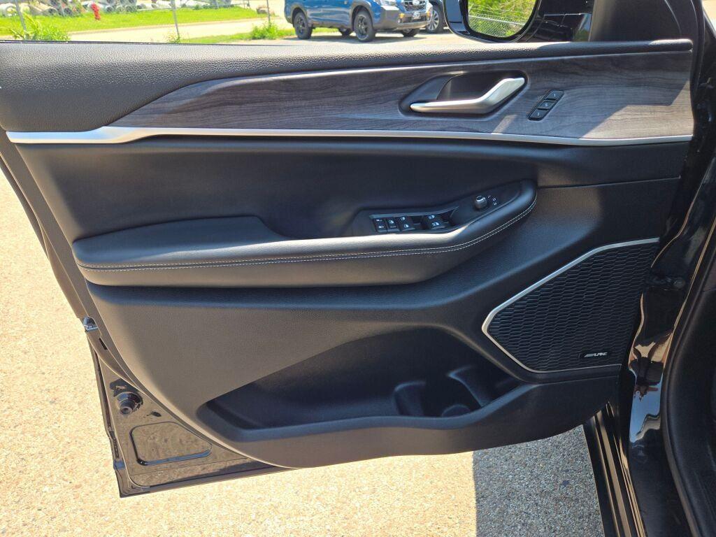 used 2022 Jeep Grand Cherokee car, priced at $33,927