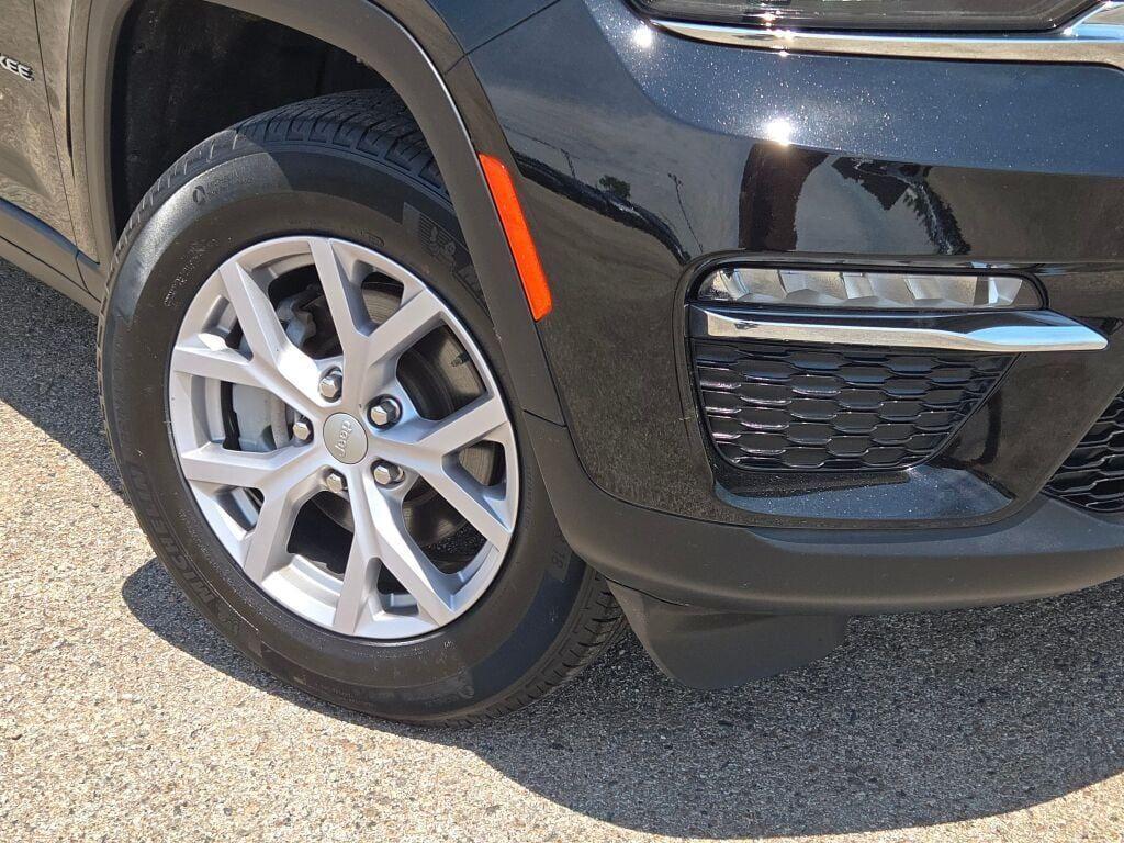 used 2022 Jeep Grand Cherokee car, priced at $33,927