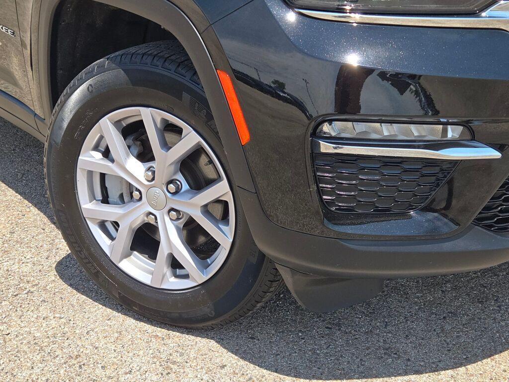 used 2022 Jeep Grand Cherokee car, priced at $33,927