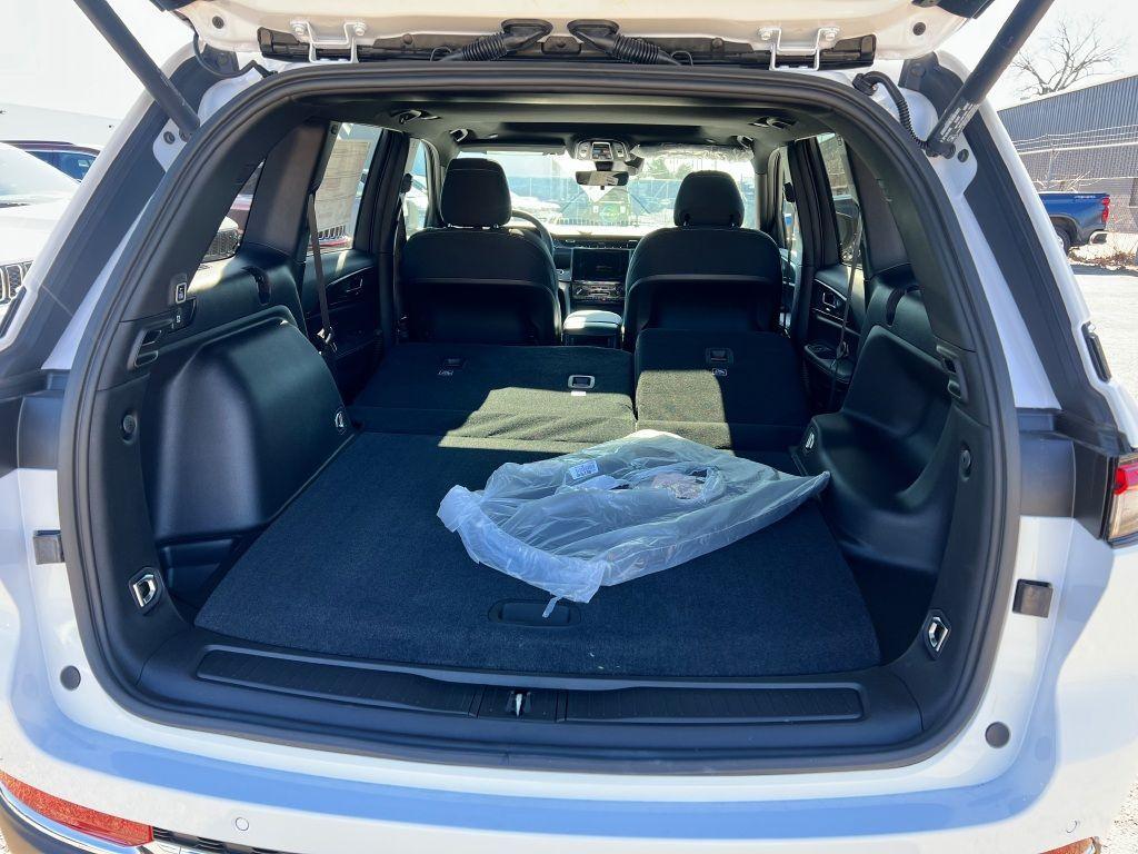 new 2025 Jeep Grand Cherokee car, priced at $44,370