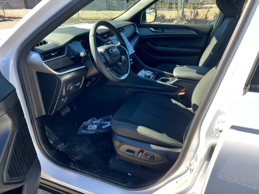 new 2025 Jeep Grand Cherokee car, priced at $44,370