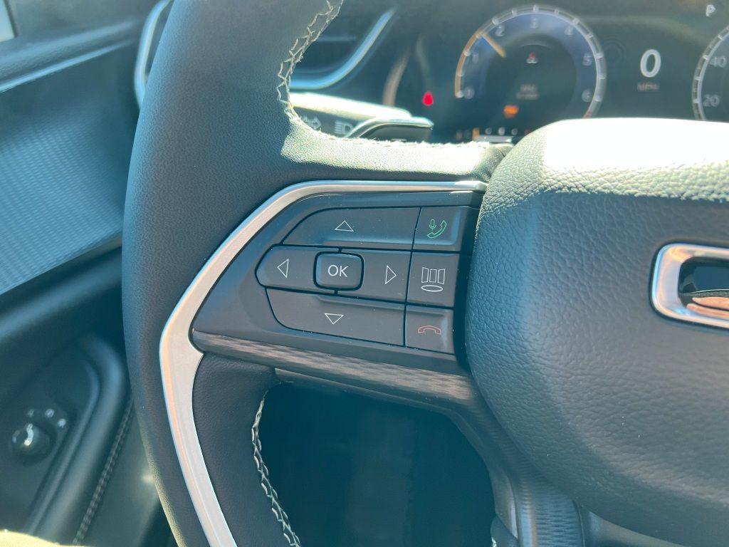 new 2025 Jeep Grand Cherokee car, priced at $44,370