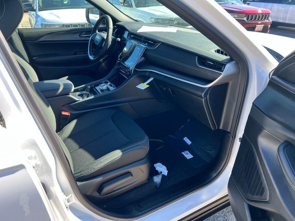new 2025 Jeep Grand Cherokee car, priced at $44,370