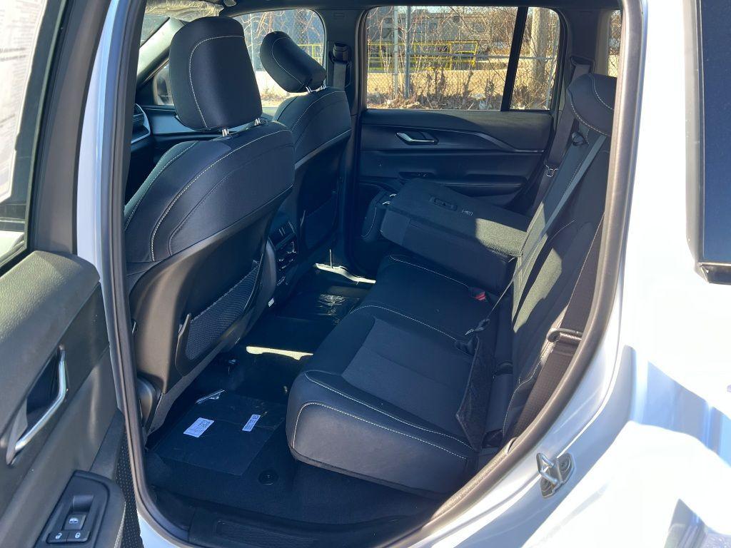 new 2025 Jeep Grand Cherokee car, priced at $44,370