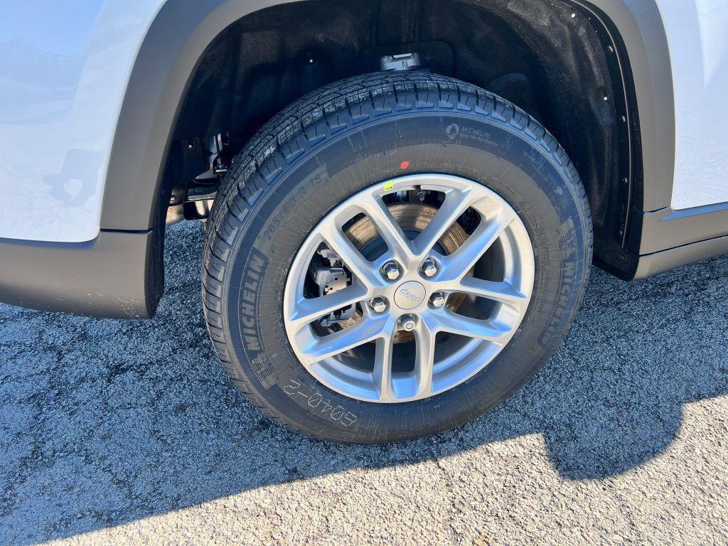 new 2025 Jeep Grand Cherokee car, priced at $44,370