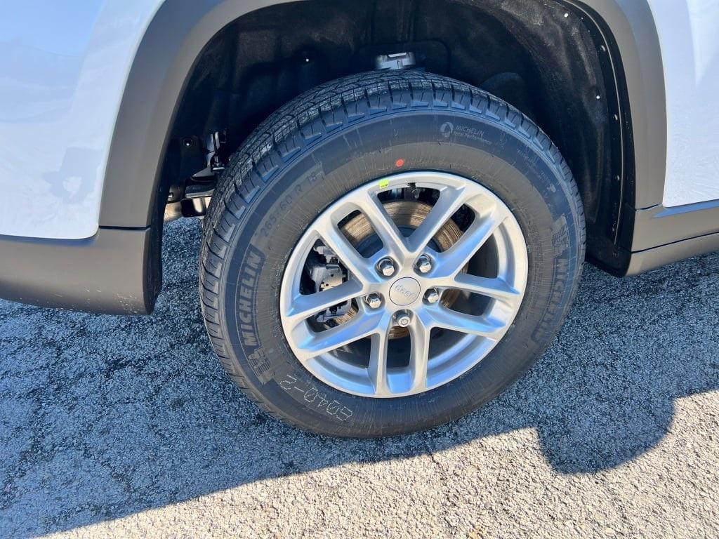 new 2025 Jeep Grand Cherokee car, priced at $44,370