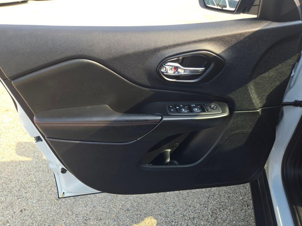 used 2022 Jeep Cherokee car, priced at $25,218