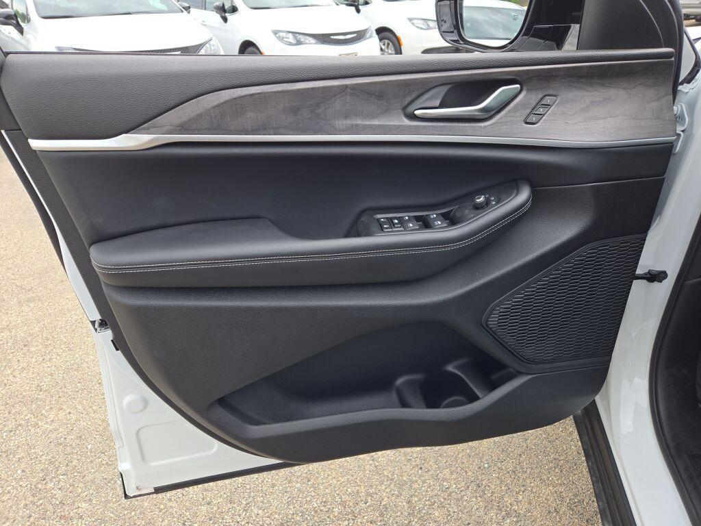 new 2025 Jeep Grand Cherokee L car, priced at $50,342