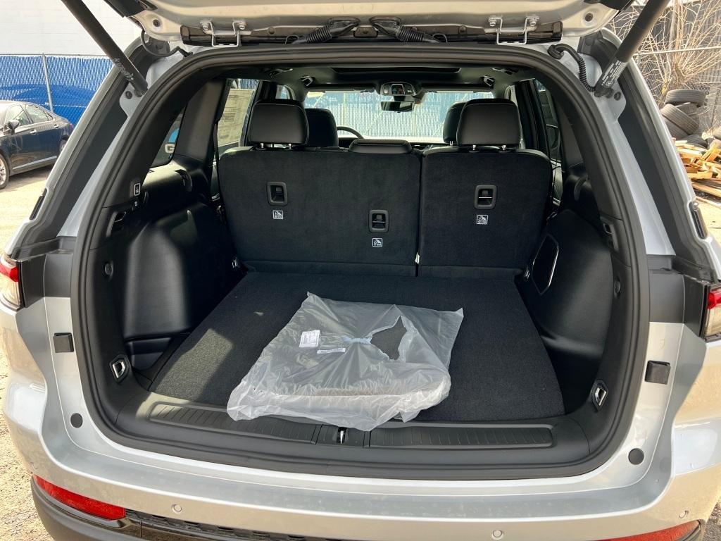 new 2025 Jeep Grand Cherokee car, priced at $58,230
