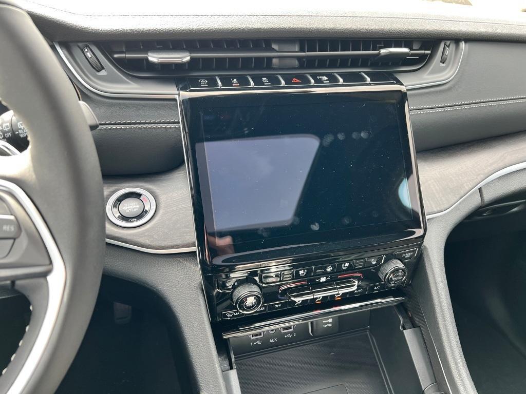 new 2025 Jeep Grand Cherokee car, priced at $58,230