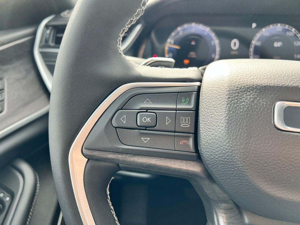 new 2025 Jeep Grand Cherokee car, priced at $49,235