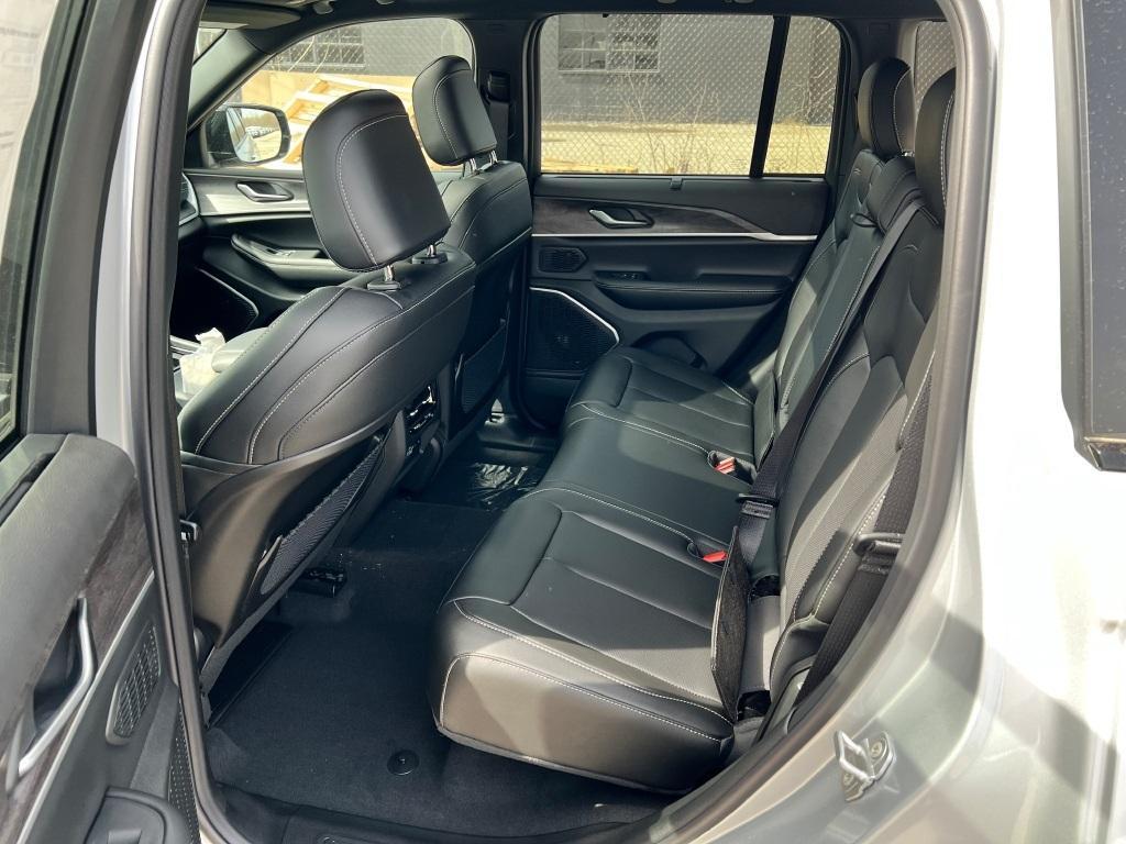 new 2025 Jeep Grand Cherokee car, priced at $58,230