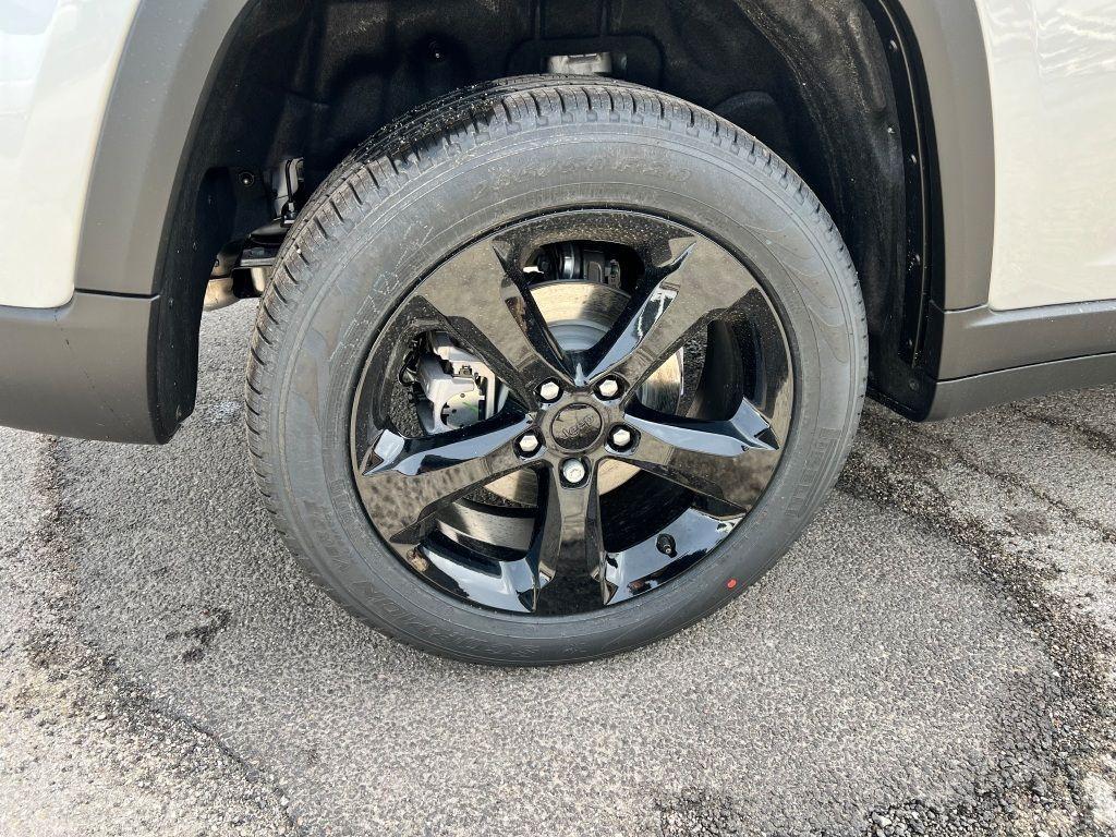 new 2025 Jeep Grand Cherokee car, priced at $49,235