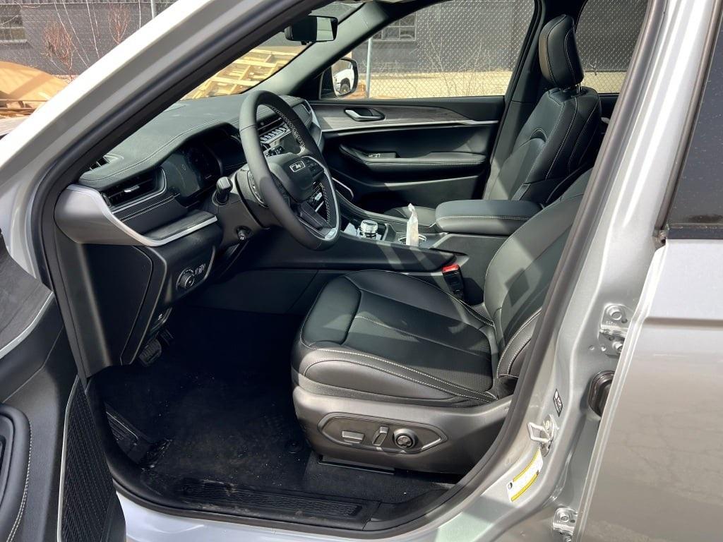 new 2025 Jeep Grand Cherokee car, priced at $58,230
