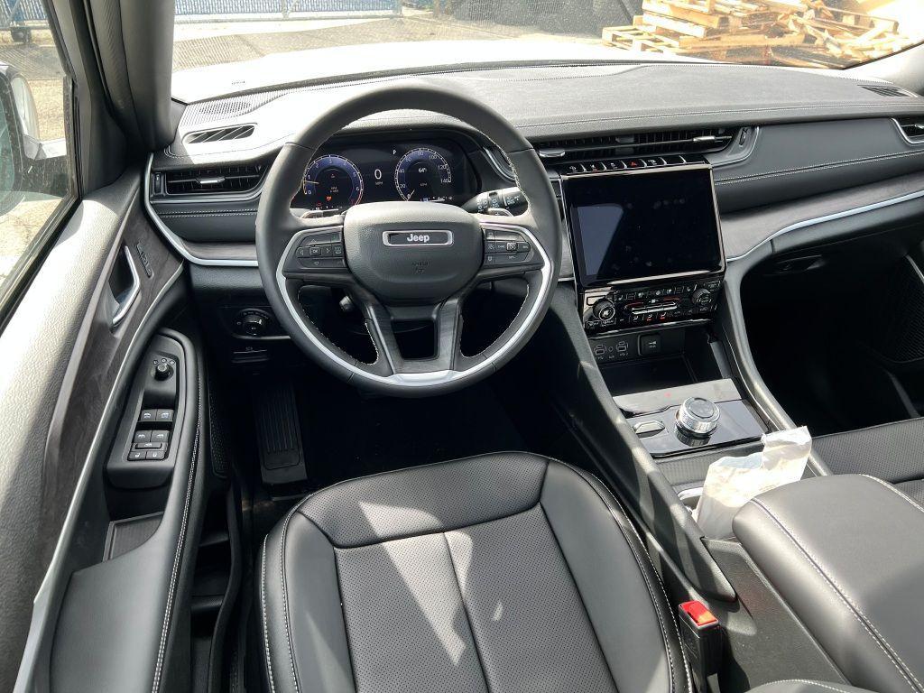 new 2025 Jeep Grand Cherokee car, priced at $49,235