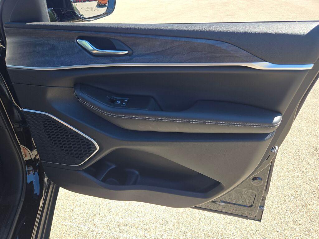 new 2025 Jeep Grand Cherokee L car, priced at $60,330