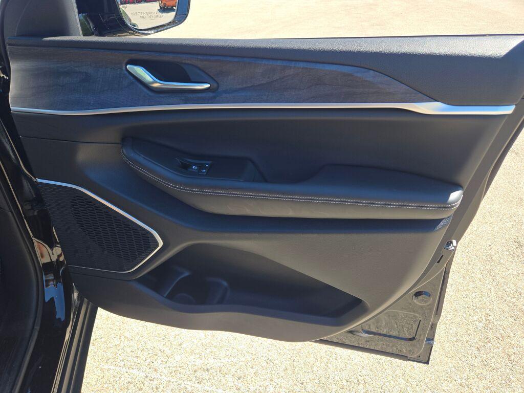 new 2025 Jeep Grand Cherokee L car, priced at $60,330