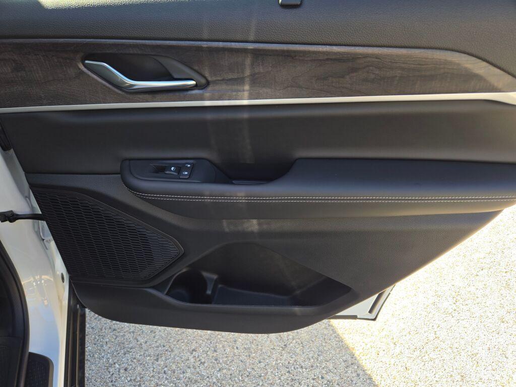 new 2025 Jeep Grand Cherokee L car, priced at $51,495