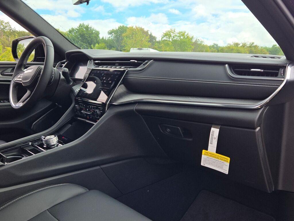 new 2025 Jeep Grand Cherokee car, priced at $57,546
