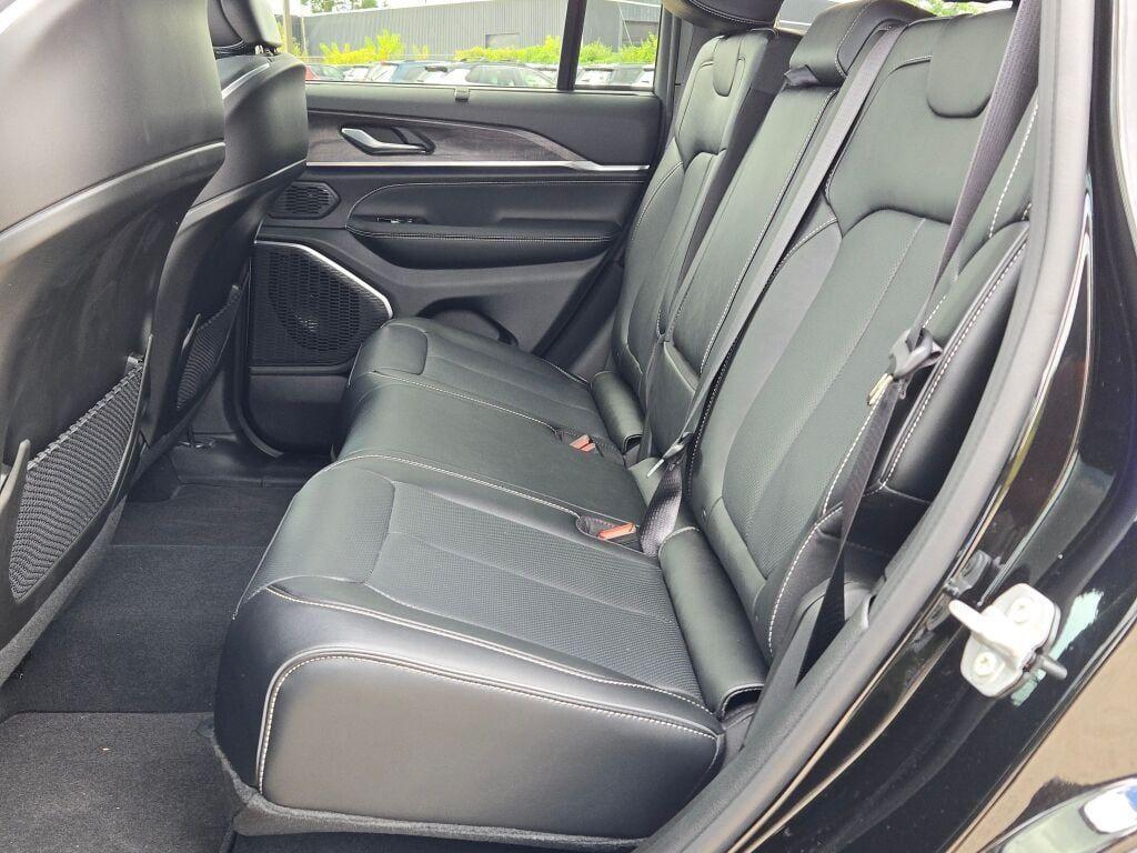 new 2025 Jeep Grand Cherokee car, priced at $57,546