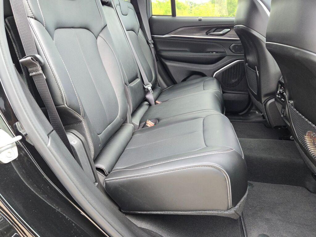 new 2025 Jeep Grand Cherokee car, priced at $57,546