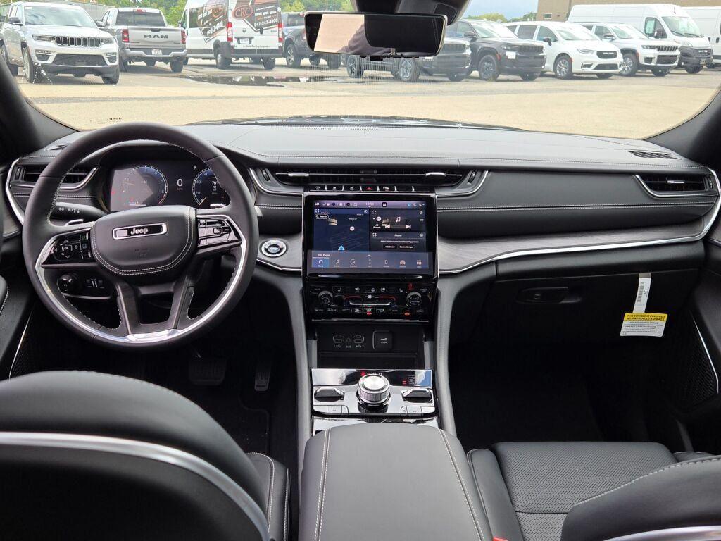 new 2025 Jeep Grand Cherokee car, priced at $57,546