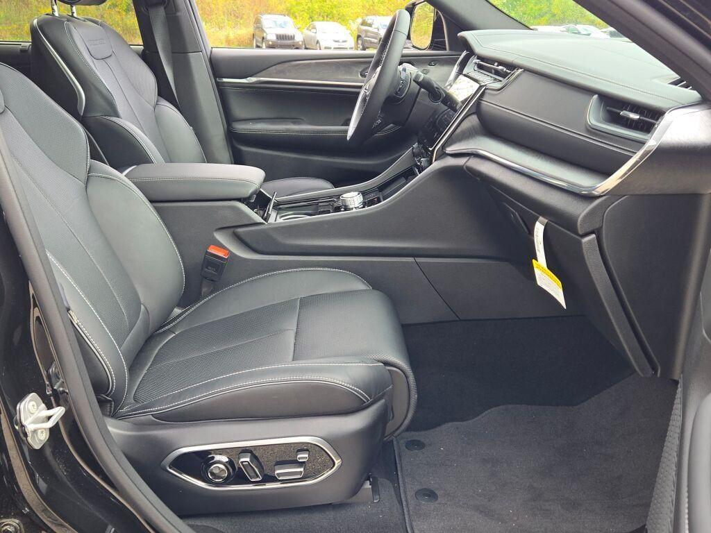new 2025 Jeep Grand Cherokee car, priced at $57,546