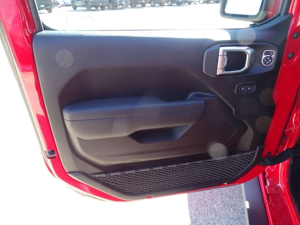 new 2025 Jeep Wrangler car, priced at $62,260